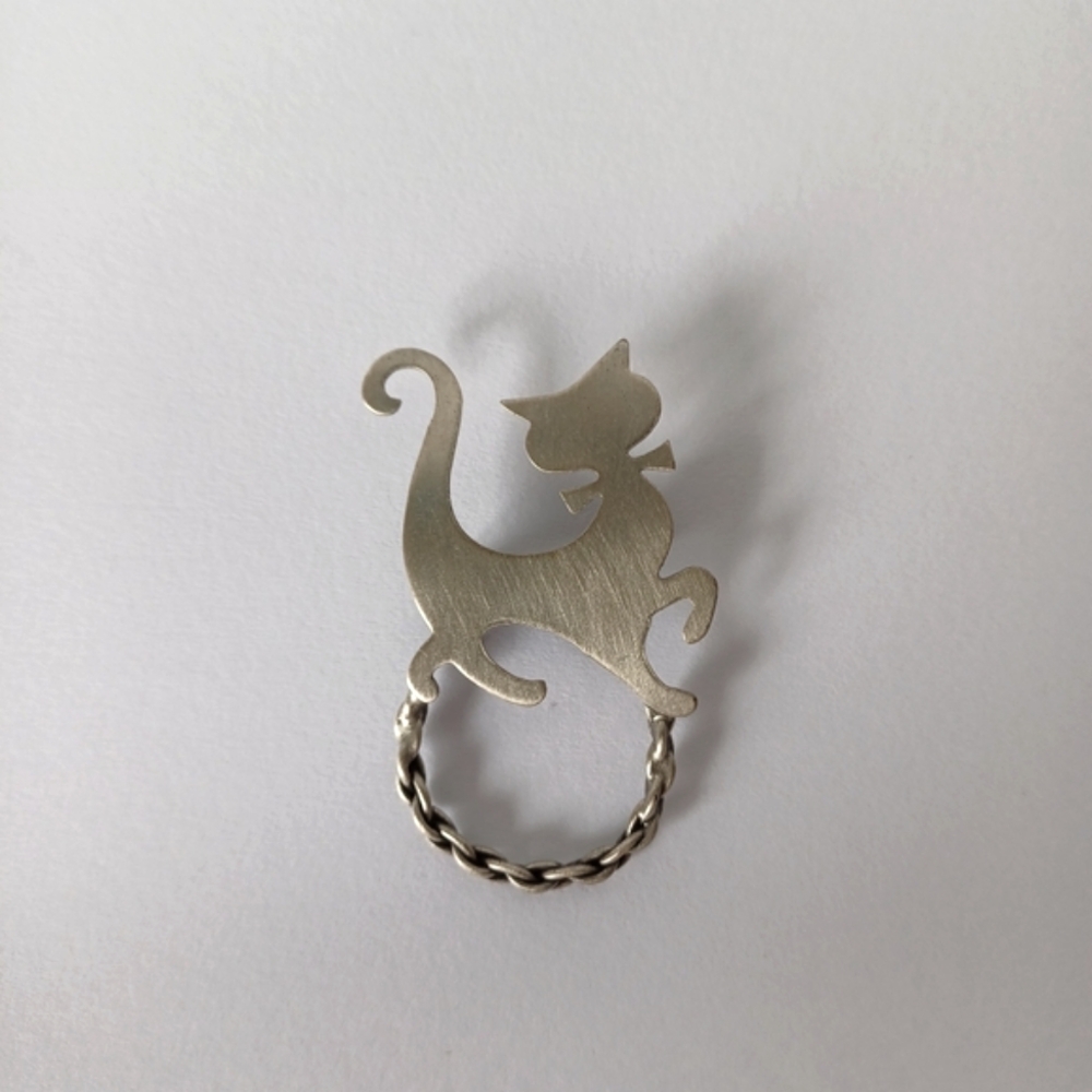 Kitty Cat Silver Tone Brooch 1" x 1.5"